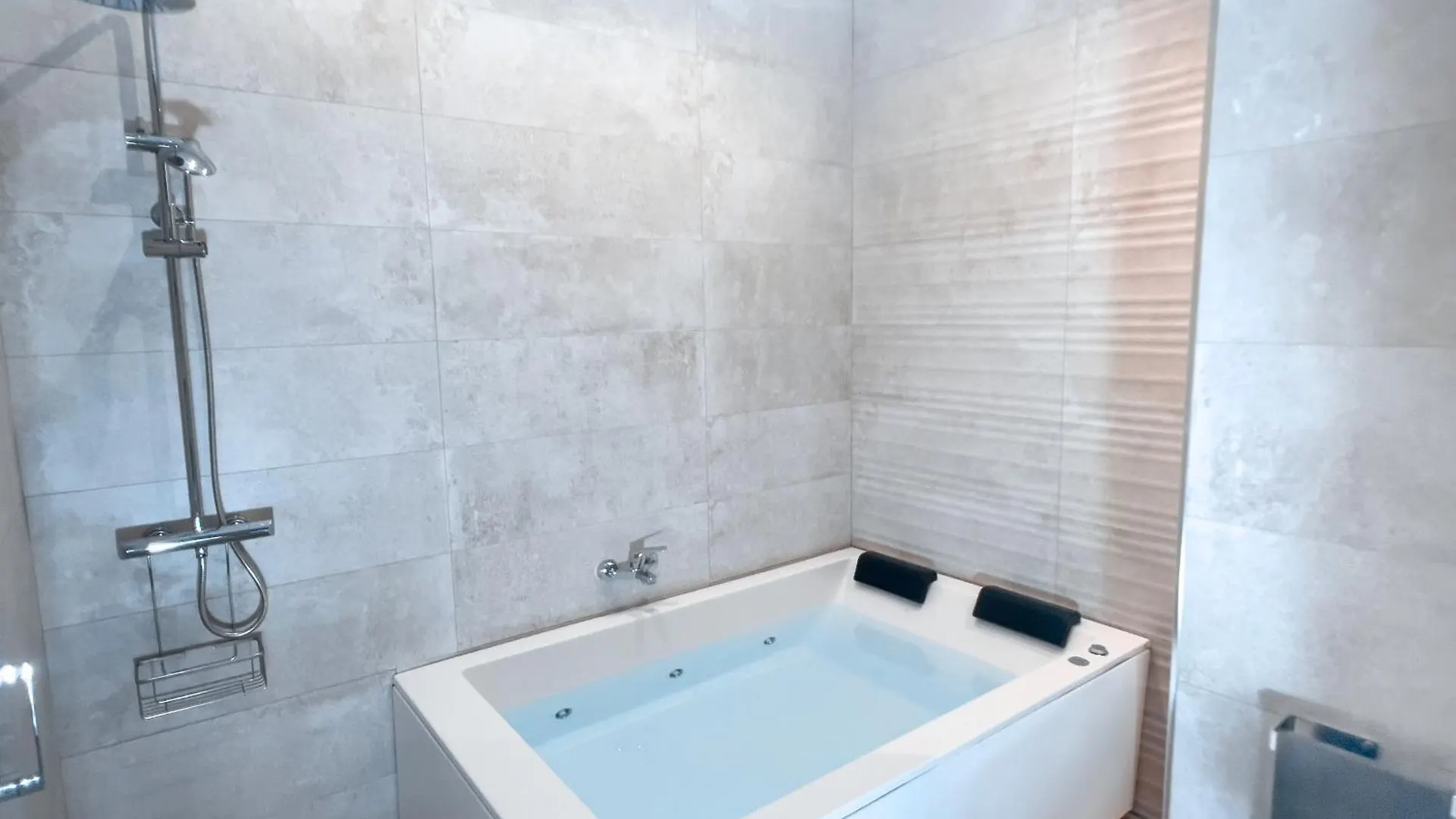 Acogedor Estudio En Triana Con Jacuzzi Y Wifi Sevilla 0*,  İspanya